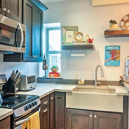 Walkable Studio Apartment In Downtown Livingston!